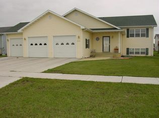 5398 W Lanark Dr, Grand Forks, ND 58203