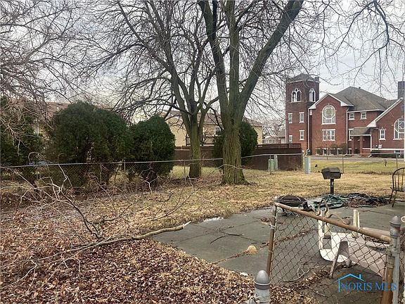 5th image of 391 Woodland Ave
