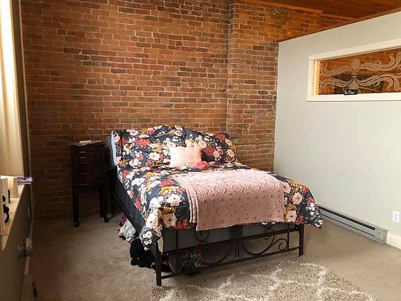 3rd image of 140 Glen St Ste 2