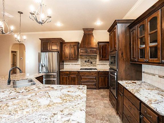 3rd image of 105 New Braunfels Ln