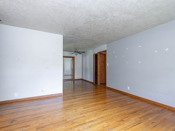 3rd image of 7134 E 47th St