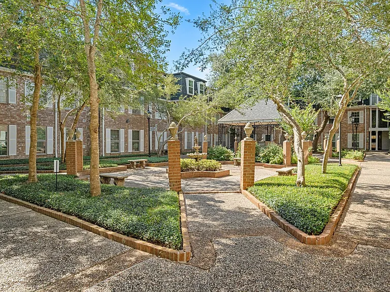 355 N Post Oak Ln #742 — Photo 17