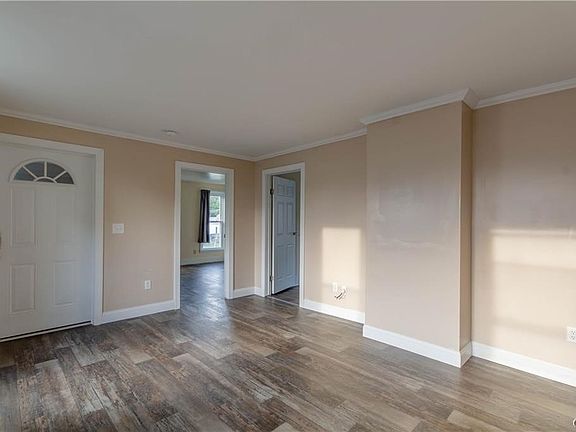 2nd image of 616 Bronson St