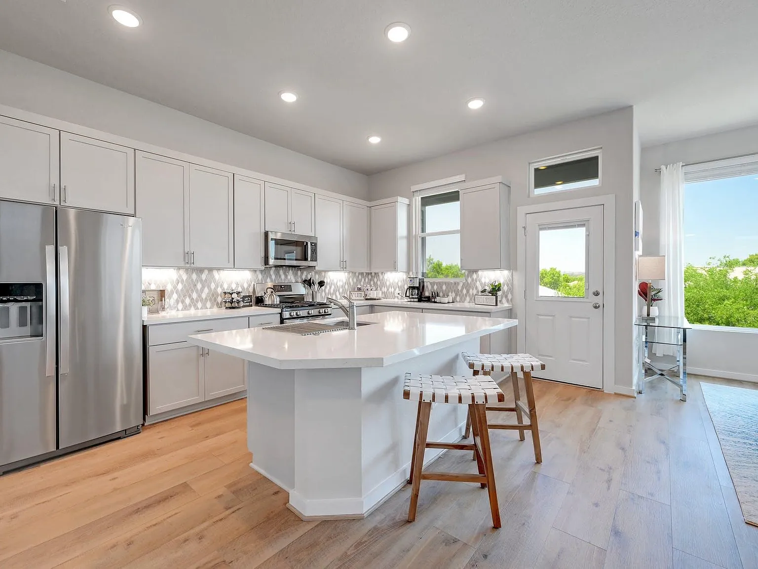 8011 Winterfell — Photo 2