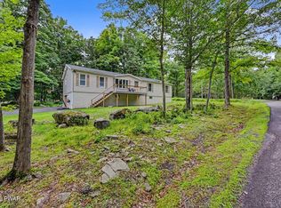 4 Rockway Ct, Lake Ariel, PA 18436