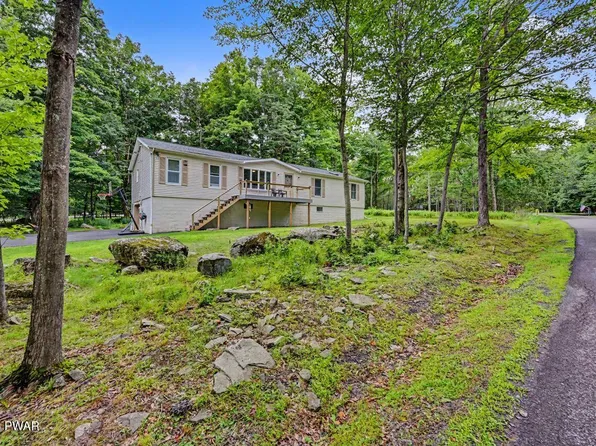 4 Rockway Ct, Lake Ariel, PA 18436
