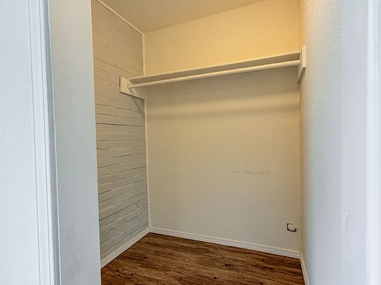 "The Belle Grove" One Bedroom Apartments (Wifi Included) — Photo 16