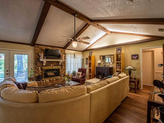 3rd image of 8309 Oxford Dr