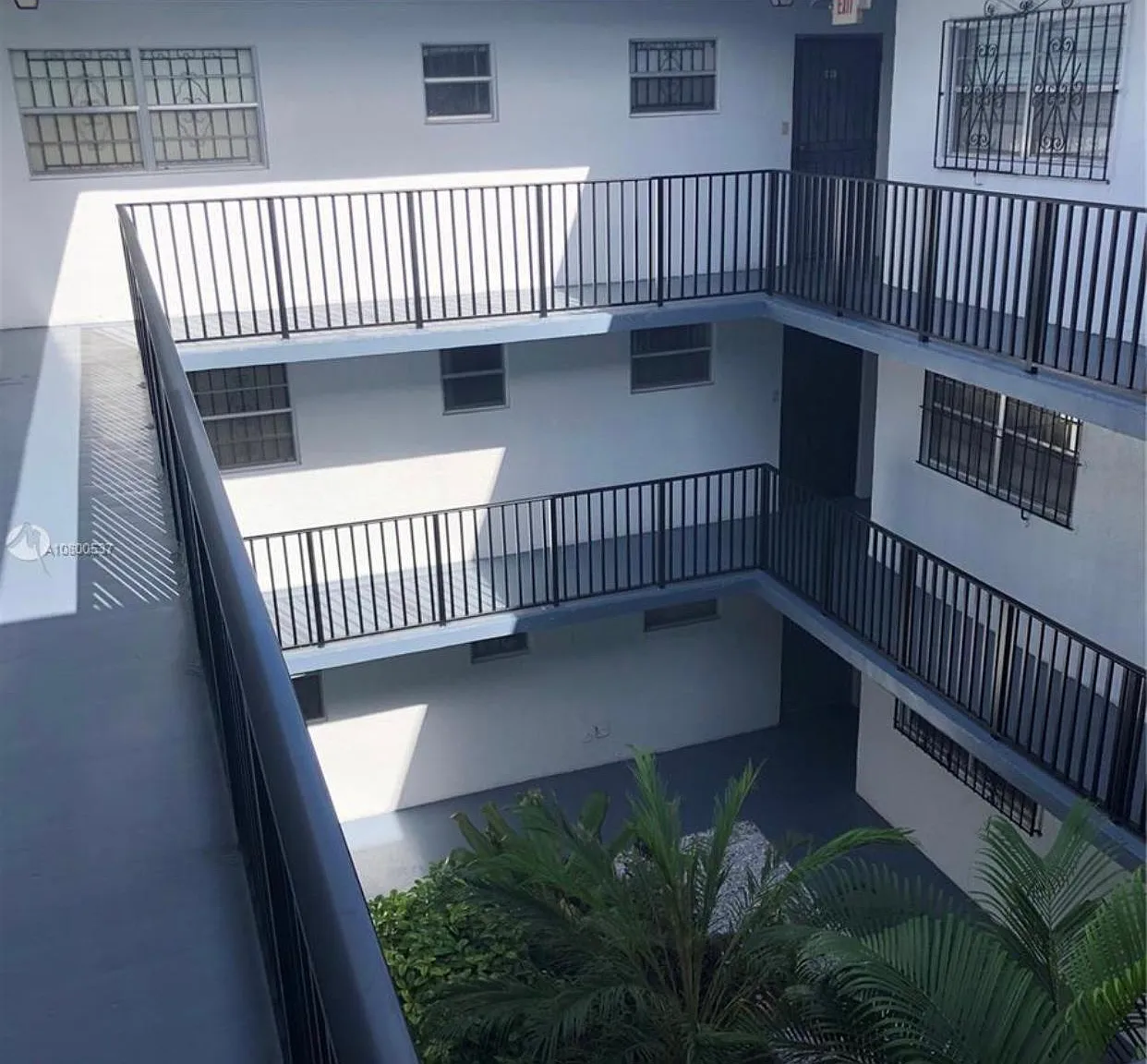 2 bed, 900 sqft, $2,400 — Photo 2