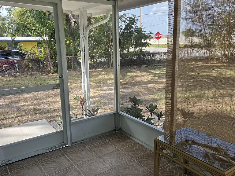 300 Pinewood Ave — Photo 12