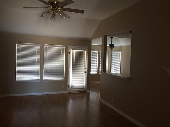 3rd image of 806 San Vicente Dr