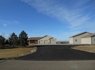 10430 Lilly Dr, Bismarck, ND 58503