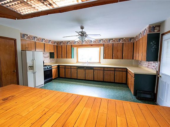 3rd image of 106 W Bayard St
