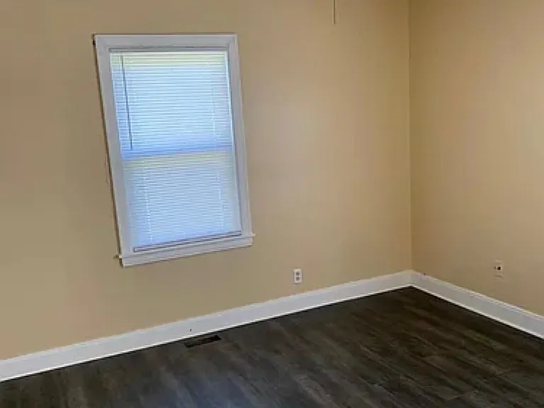 4220 Grand Ave — Photo 2