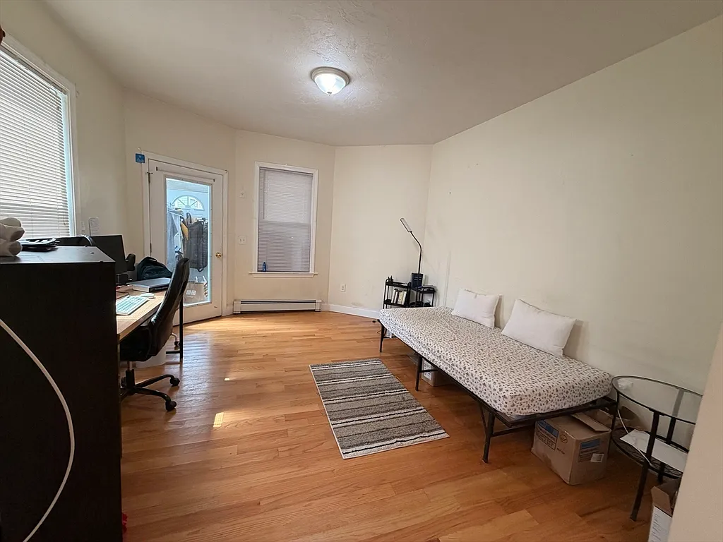 4 bed, 1.5 bath, 1400 sqft, $3,950 — Photo 3