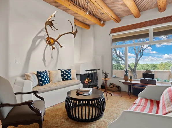 126 Circle Dr, Santa Fe, NM 87501