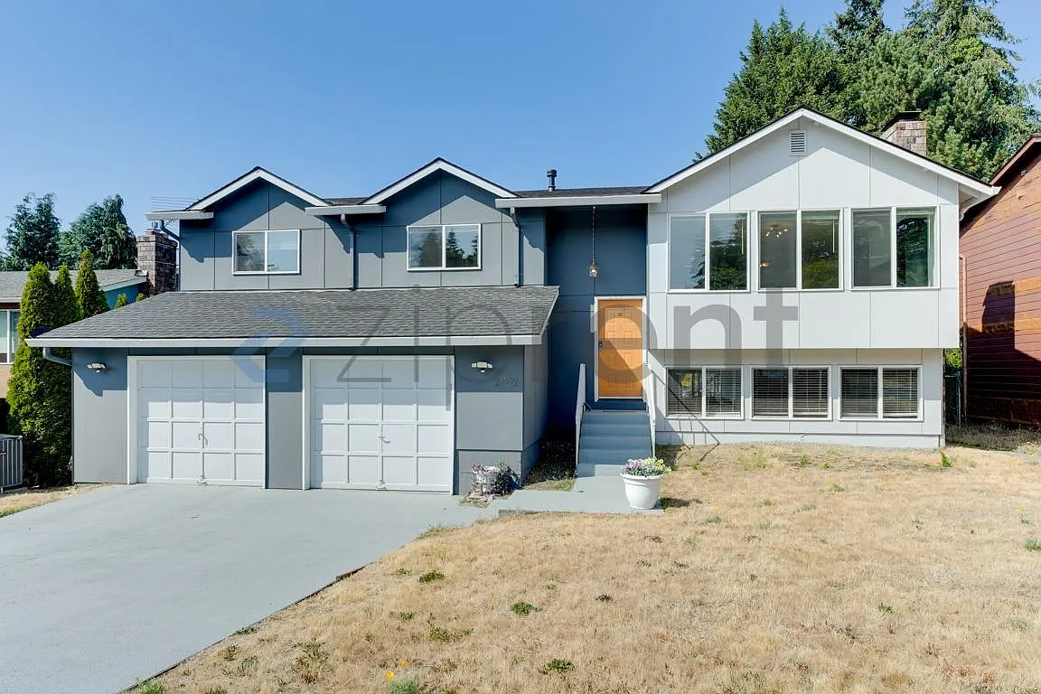 3 bed, 2330 sqft, $4,825 — Photo 3