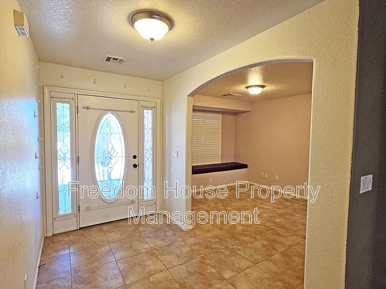 111 Mondale Ct — Photo 8