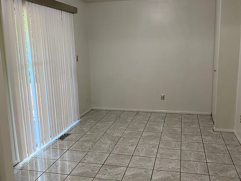 5634 N Meridian Ave — Photo 24