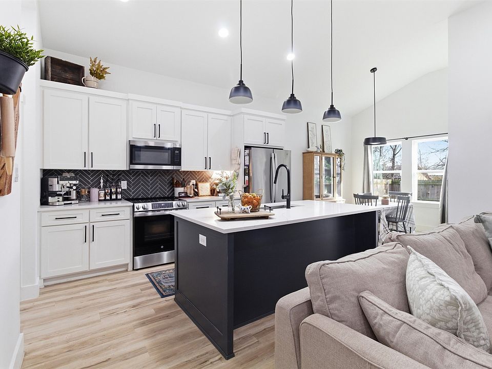 1st image of 3817 Spencer St