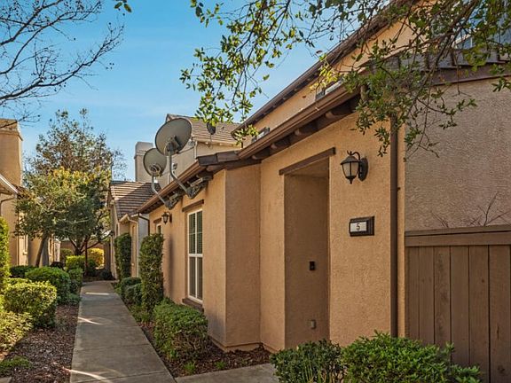 2nd image of 5 Villa Gardens Ct