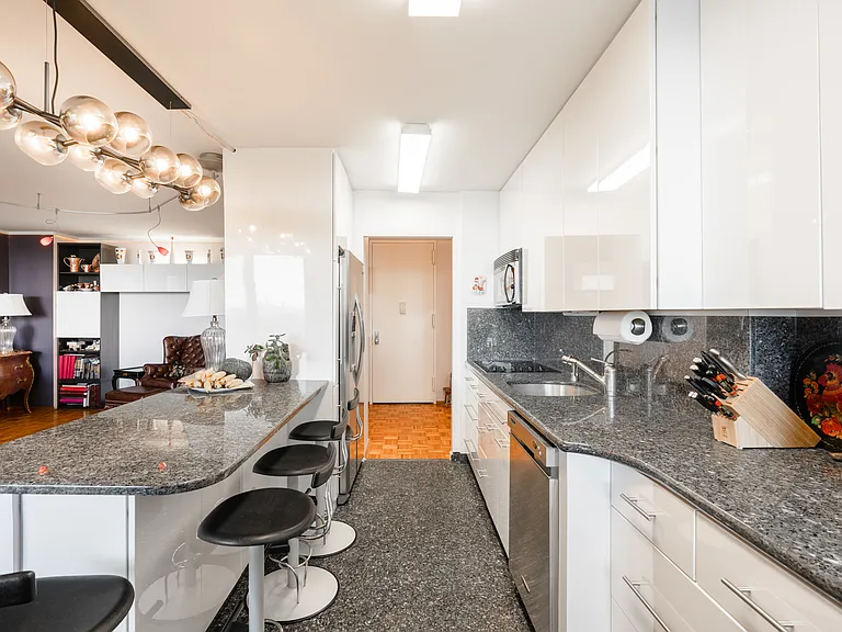 200 Winston Dr #718 — Photo 4