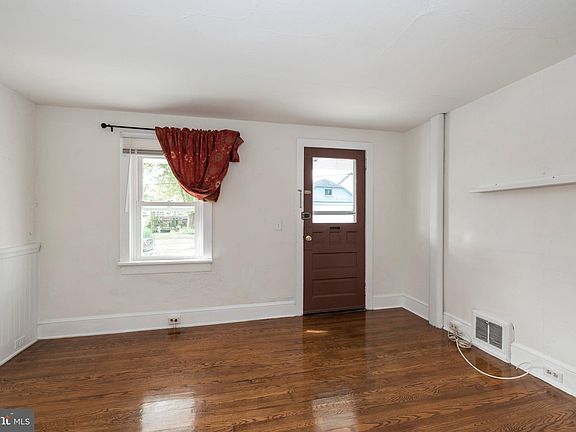 5th image of 7 E High St