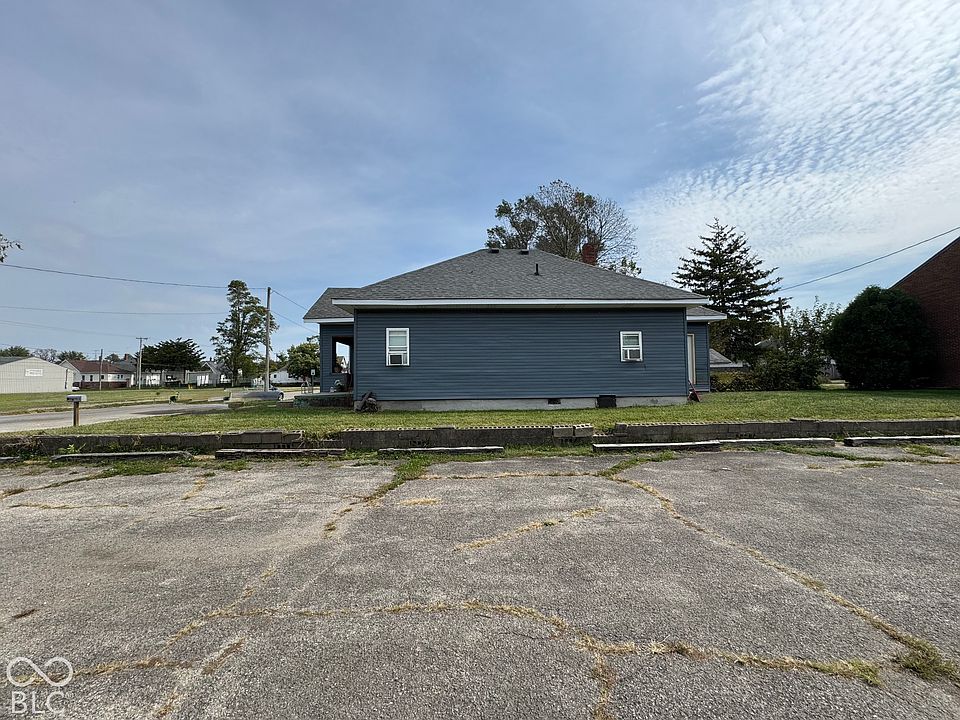 2nd image of 903 E 5th St