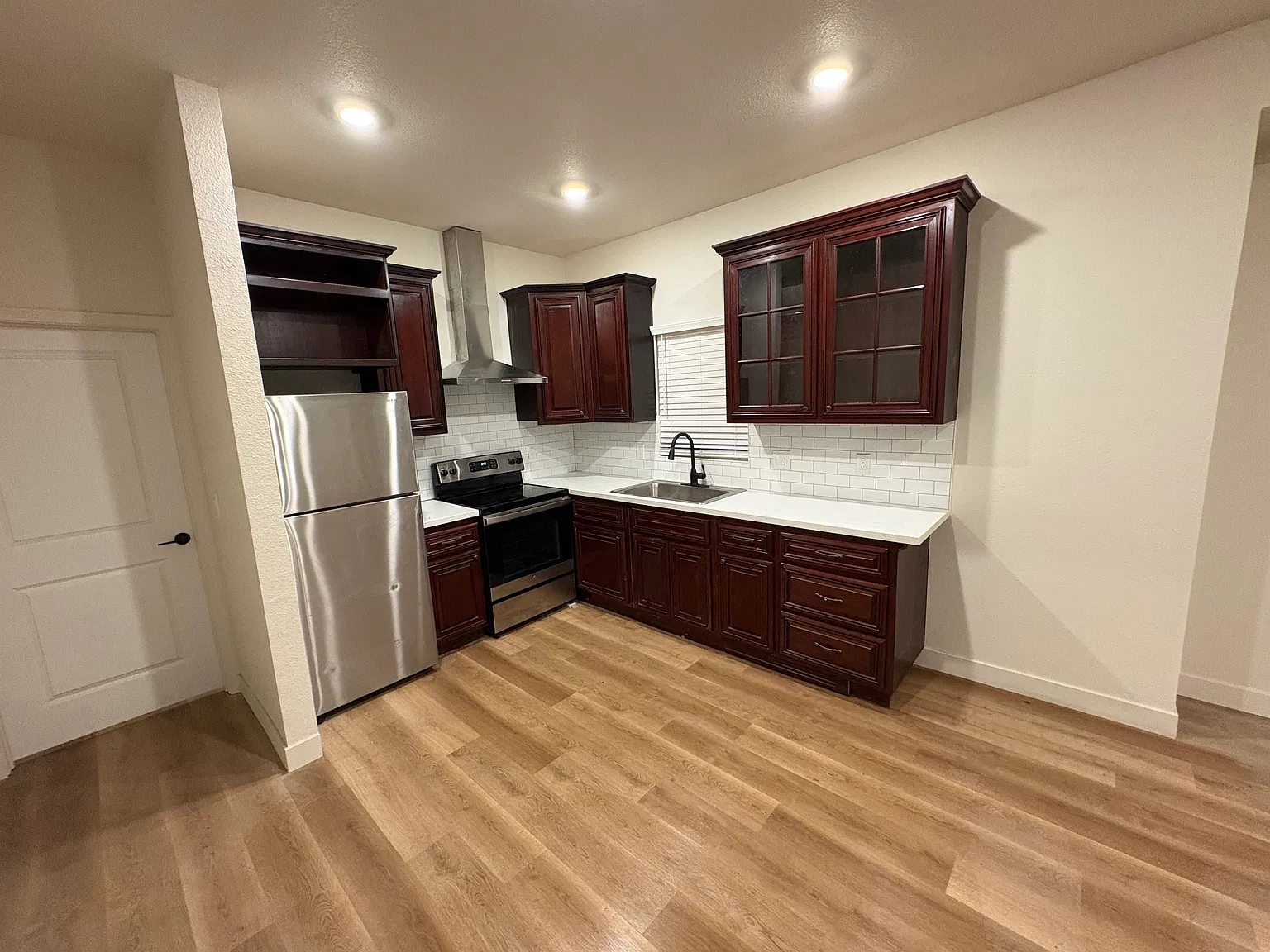 2 bed, 875 sqft, $1,950 — Photo 3