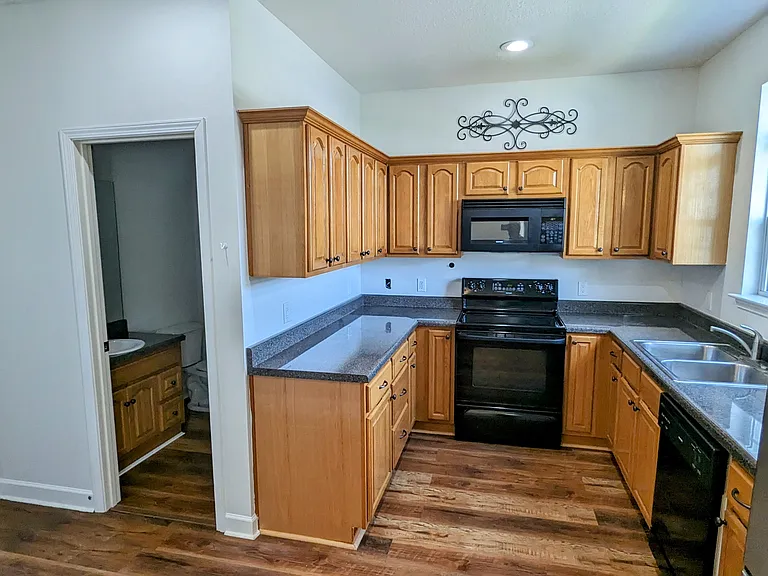 605 Atkinson Dr — Photo 4