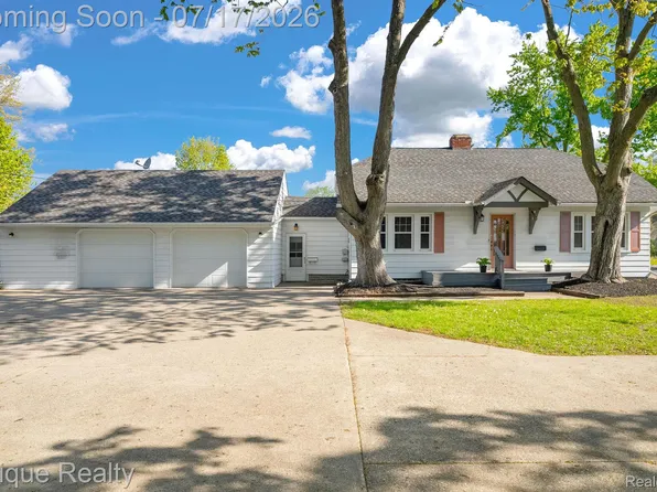 3363 Meinrad Dr, Waterford, MI 48329