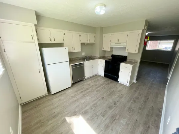 Pearl Manor, 200 Lonnie T Jenkins Dr #13, Pearl, MS 39208