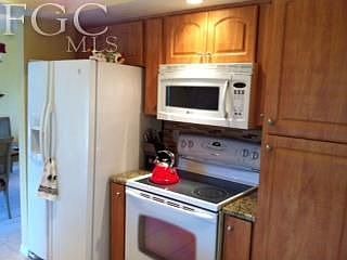 5th image of 702 SW 51st Ter
