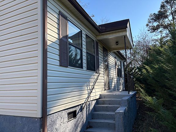 2nd image of 406 Hollywood Dr