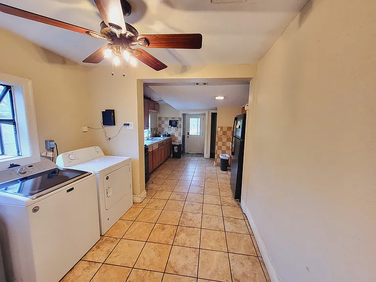 3606 Thompson St — Photo 8