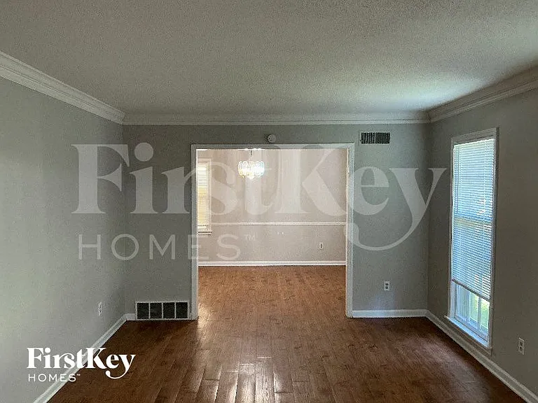5819 Fox Lair Ave — Photo 4