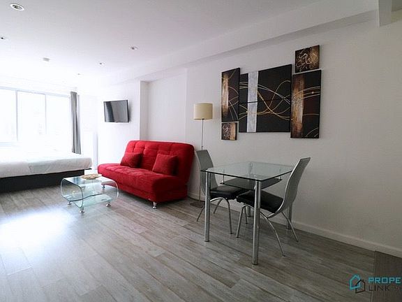 3rd image of 521 W 48th St #5B