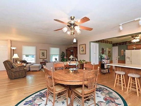OPEN FLOOR PLAN