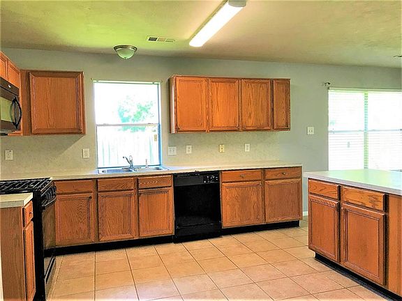 2nd image of 3139 Rainpark Ln