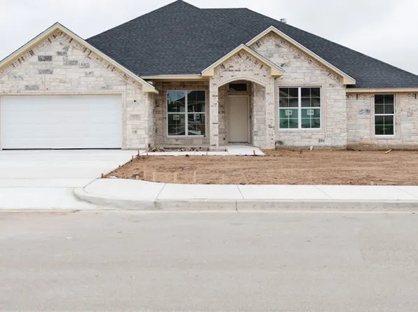 824 Secretariat Dr, Hewitt, TX 76643