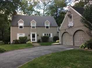 500 Country View Dr, Warwick, RI 02886