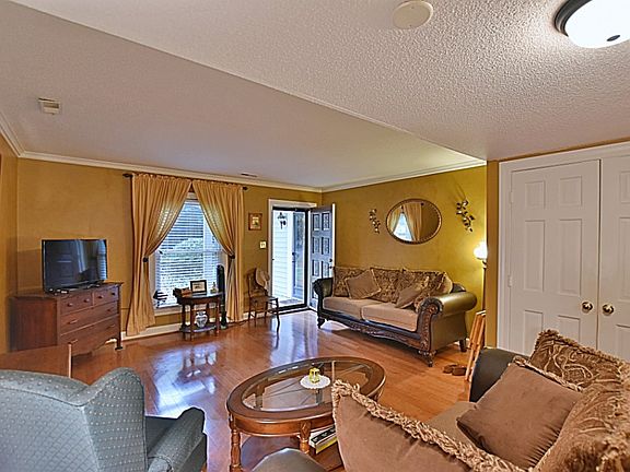 3rd image of 170 Grady Dr