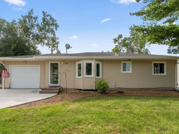 1928 Turquoise Trl, Eagan, MN 55122