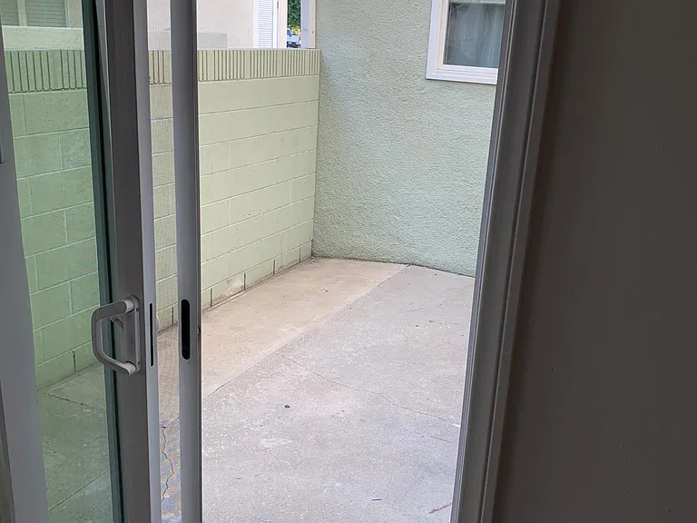 3626 Redondo Beach Blvd #C — Photo 11