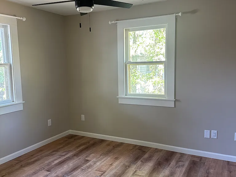 Comfort Ave — Photo 11