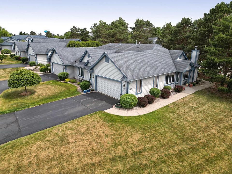 1st image of 984 Bay View CIRCLE