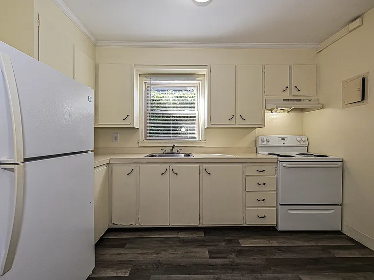 260 Church St NE — Photo 2