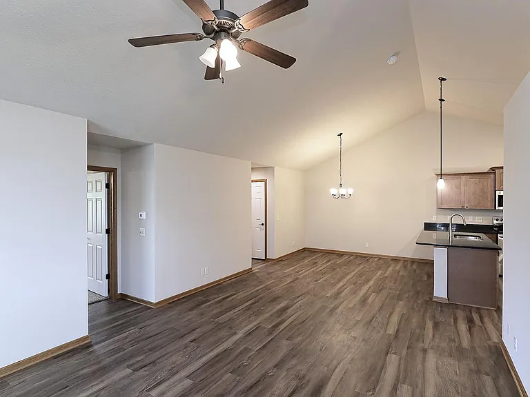 8334 Broken Ridge Dr — Photo 2