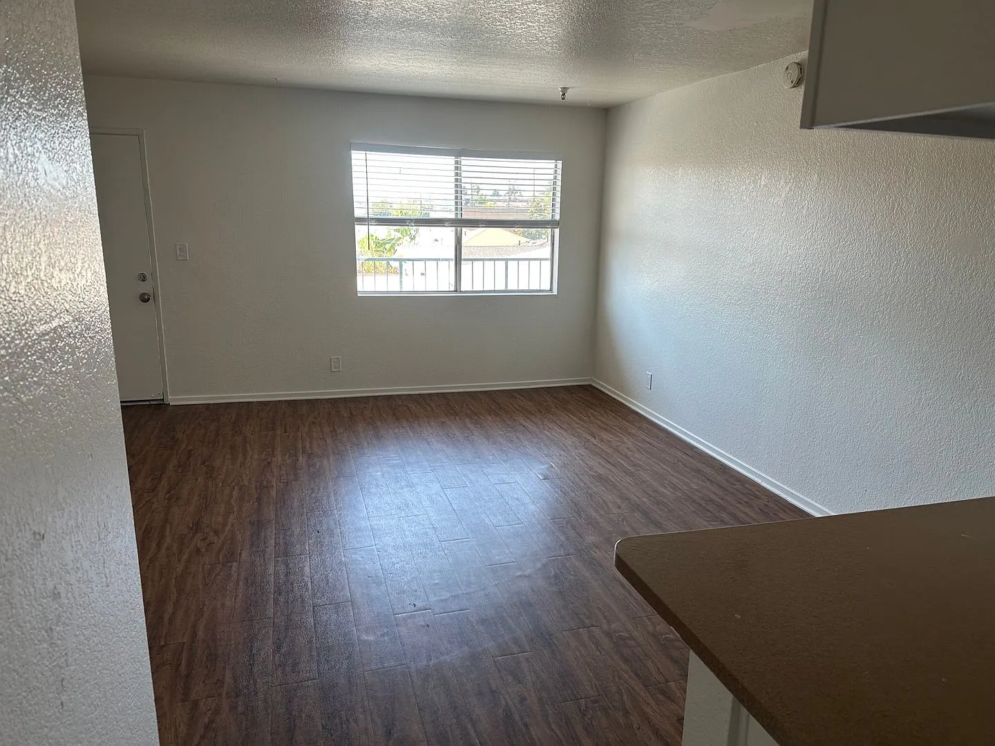 13714 KORNBLUM AVE — Photo 3