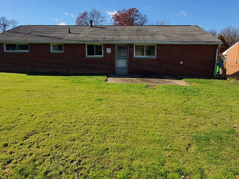 304 Florence Ave — Photo 2